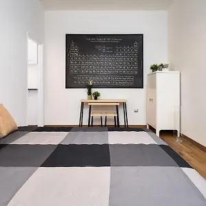 https://sebino-17-monolocale-cool.italymilanhotels.net